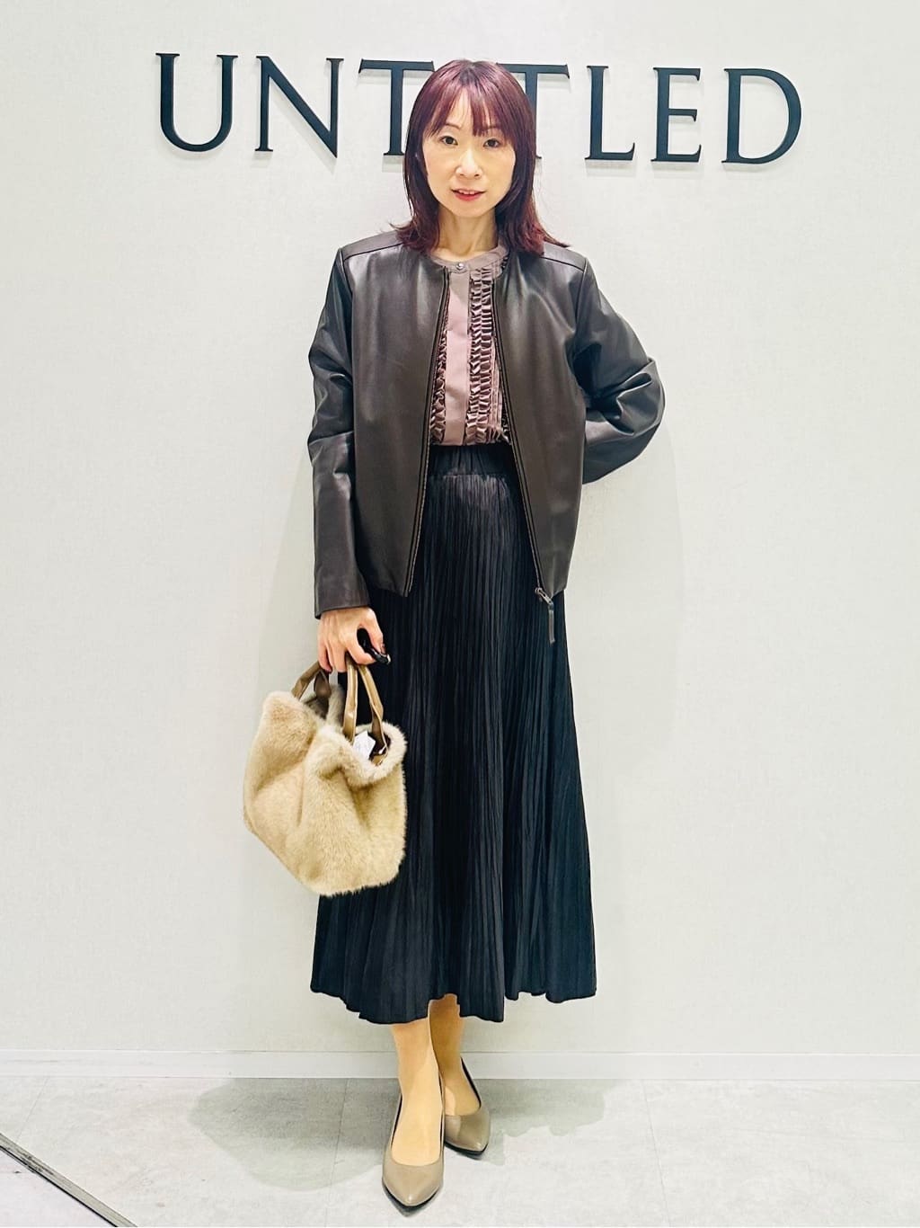 Miwaさんの「UNTITLED｜【1枚で着映え/オンオフ着回し】フリルサテンブラウス」を使ったコーディネート