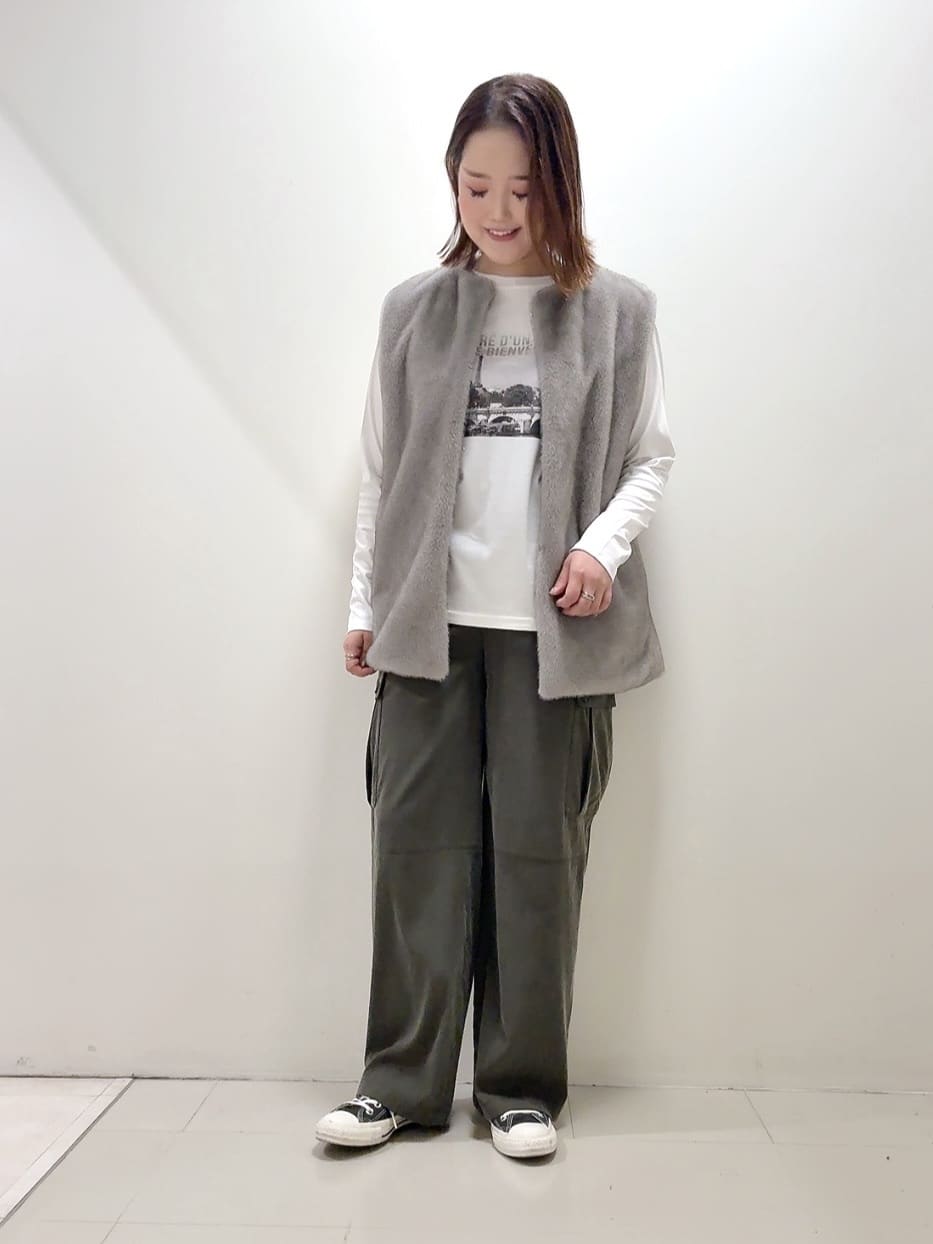 YUIさんの「UNTITLED｜【トレンド/ジレ】フェイクファーベスト」を使ったコーディネート