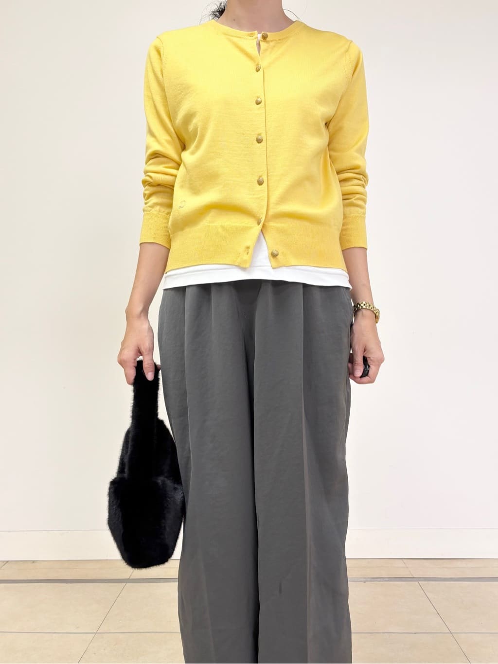 YOKOTAさんの「DRESSTERIOR｜◆コンパクトフェイクファーバッグ」を使ったコーディネート