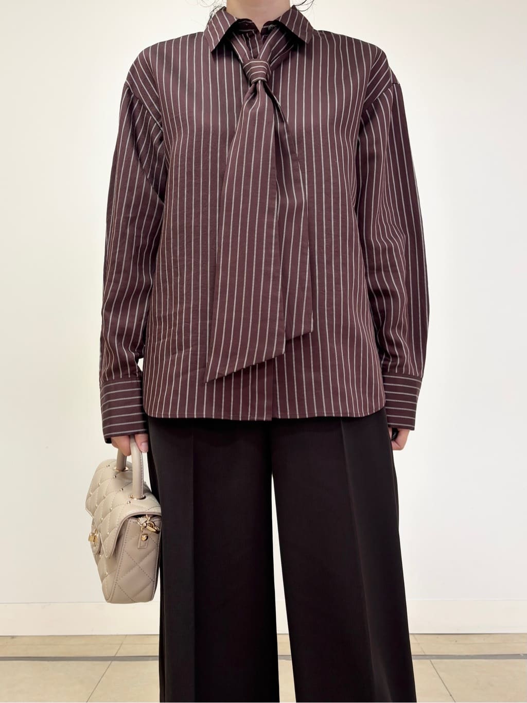 YOKOTAさんの「DRESSTERIOR｜キルテッドショルダーバッグ」を使ったコーディネート