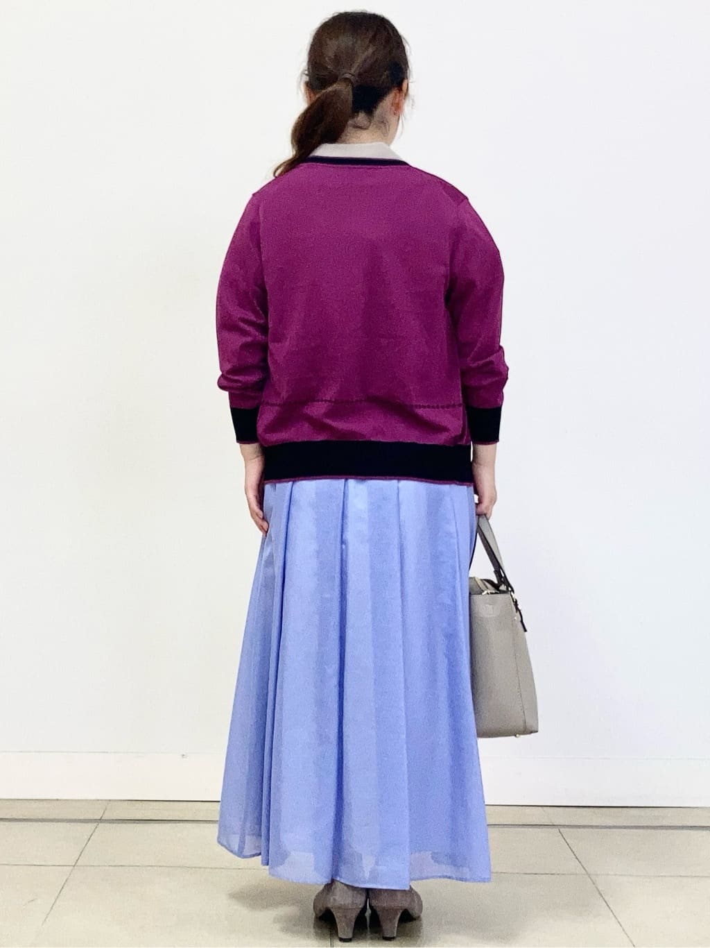 tomominさんの「Reflect｜【WEB先行カラーあり／手洗い可／アンサンブル可】バイカラーカーディガン」を使ったコーディネート