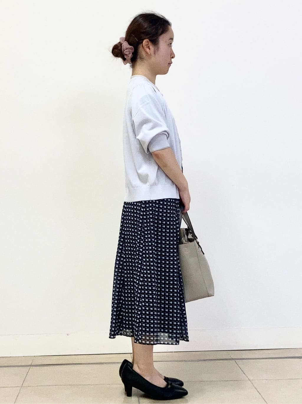tomominさんの「Reflect｜【インナーに◎／すっきり見え！長め丈】タックデティールブラウス」を使ったコーディネート