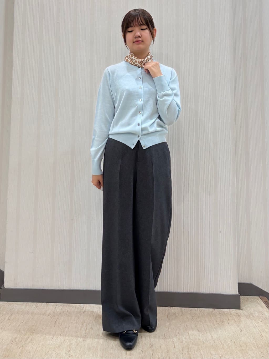 ちひさんの「INDIVI｜【洗える／通勤／スーツ】メランジストレッチ ワイドパンツ」を使ったコーディネート