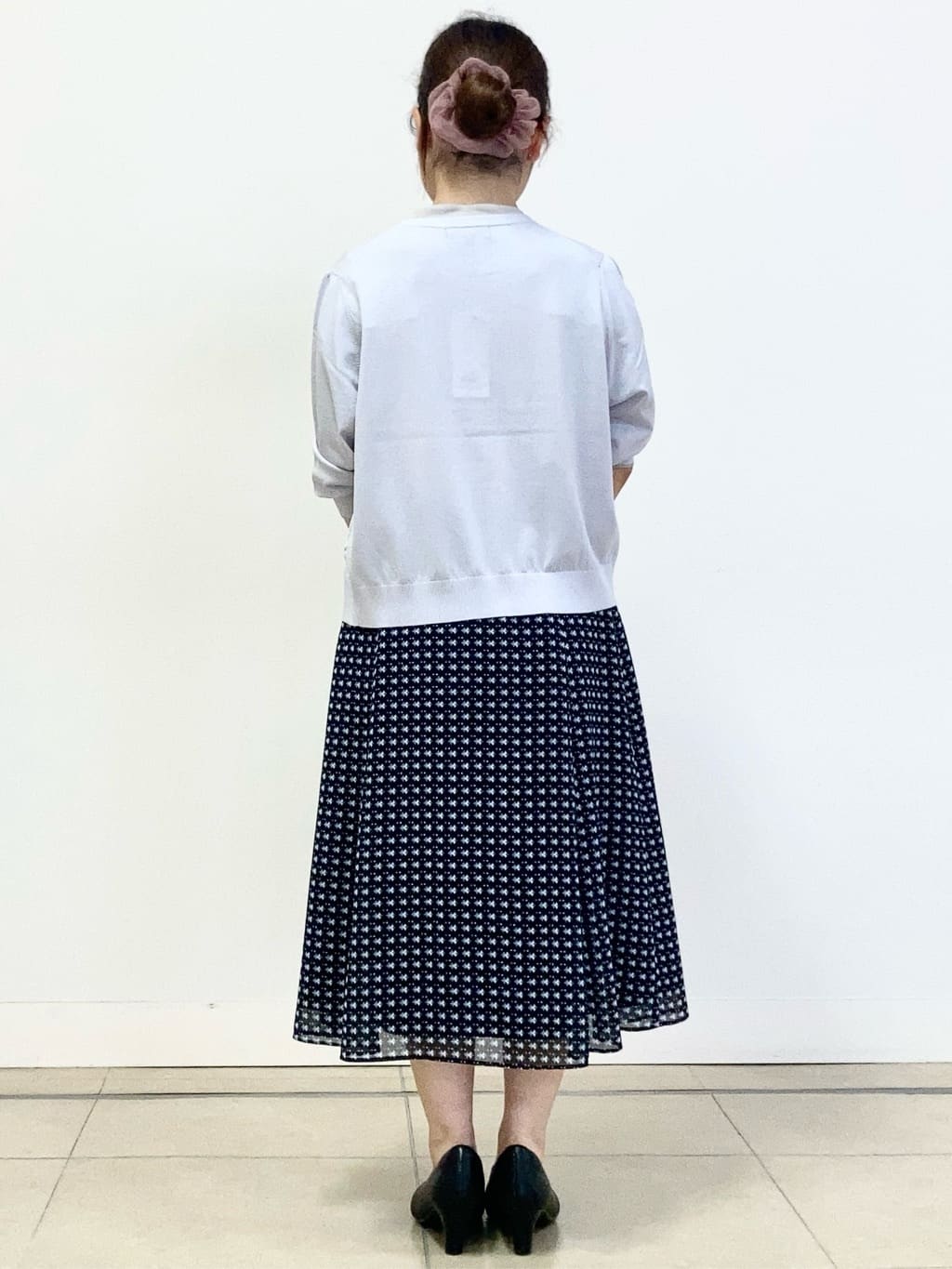tomominさんの「Reflect｜【インナーに◎／すっきり見え！長め丈】タックデティールブラウス」を使ったコーディネート