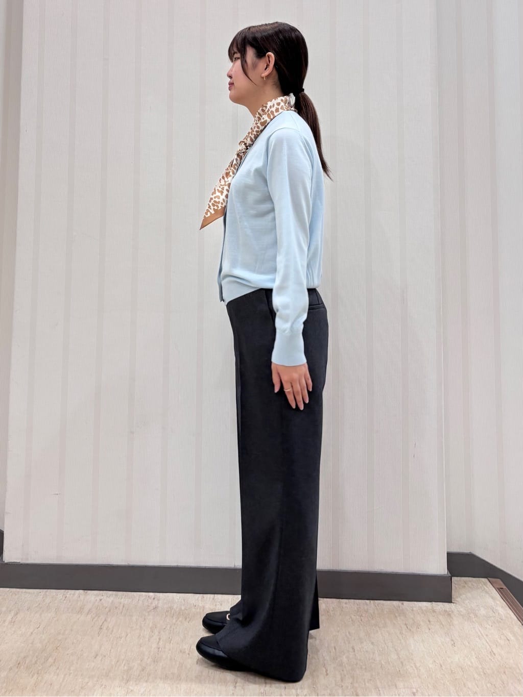 ちひさんの「INDIVI｜【洗える／通勤／スーツ】メランジストレッチ ワイドパンツ」を使ったコーディネート