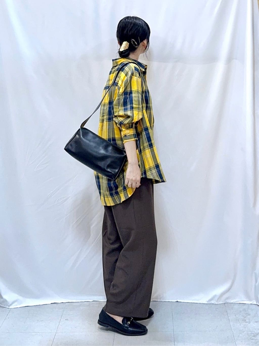 𝐇𝐢𝐫𝐨𝐦𝐢さんの「SHOO･LA･RUE｜【洗濯機可/S-LL】程よい抜け感 大人のチェックシャツ」を使ったコーディネート