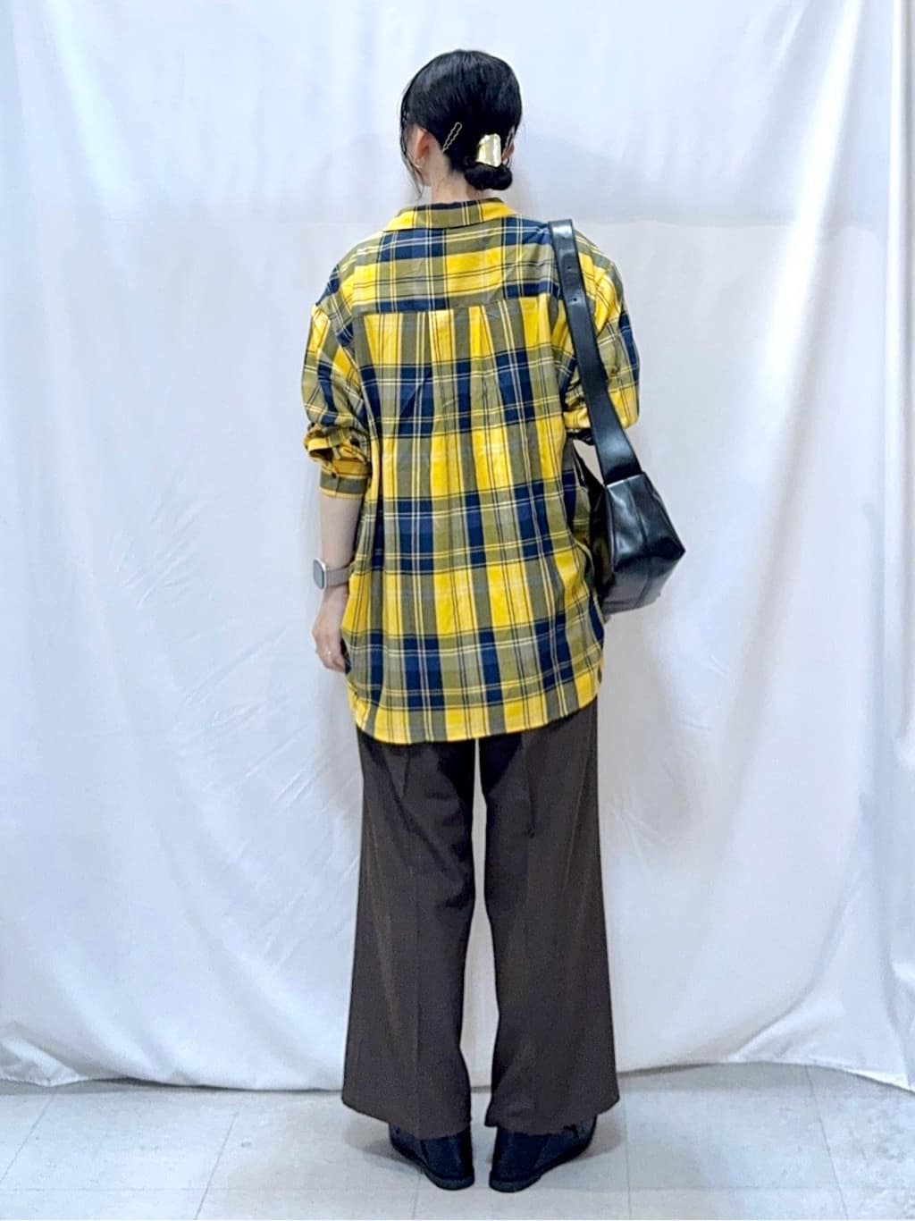 𝐇𝐢𝐫𝐨𝐦𝐢さんの「SHOO･LA･RUE｜【洗濯機可/S-LL】程よい抜け感 大人のチェックシャツ」を使ったコーディネート