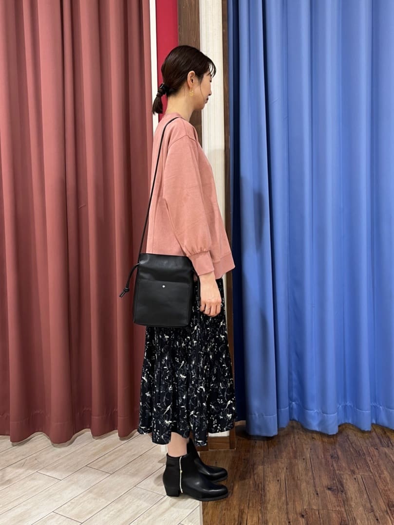muさんの「SHOO･LA･RUE｜キラキラバックストレッチブーツ」を使ったコーディネート
