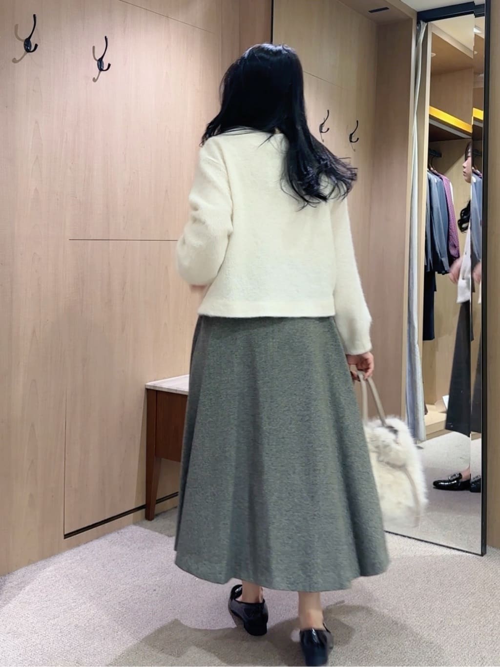 しょんさんの「UNTITLED｜【ジャケット風/メタルボタン】アルパカ混シャギーカーディガン」を使ったコーディネート