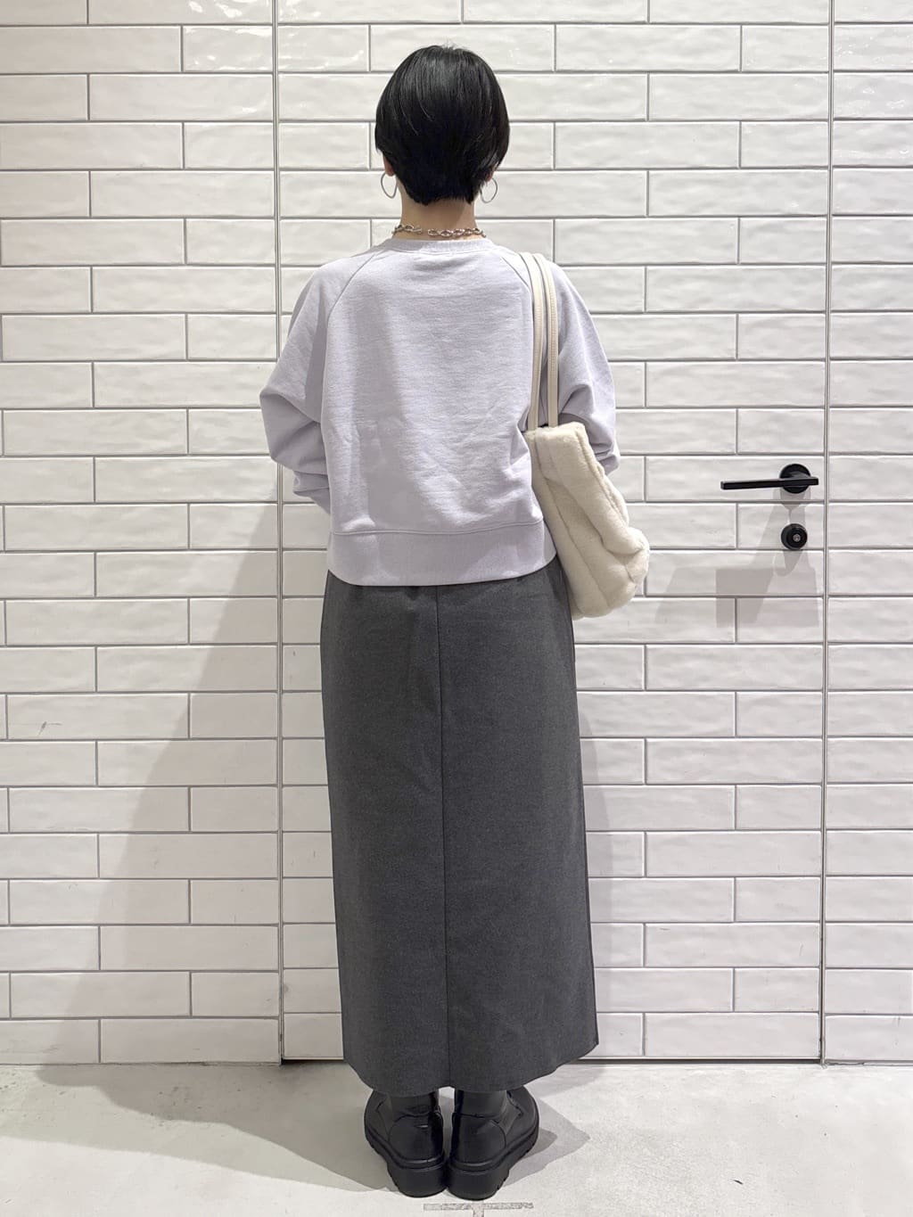 ayumiさんの「OPAQUE.CLIP｜ラメ裏毛ショートプルオーバー【洗濯機OK】」を使ったコーディネート