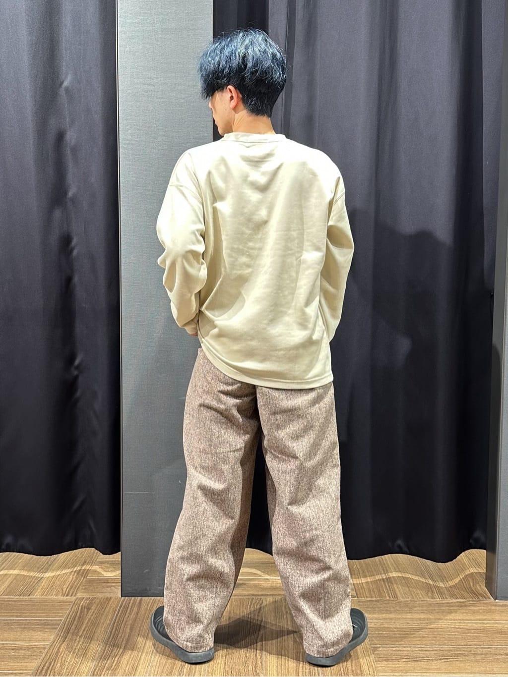 tomoyaさんの「THE SHOP TK｜スエード フォトプリントスウェット 【洗濯機OK】」を使ったコーディネート