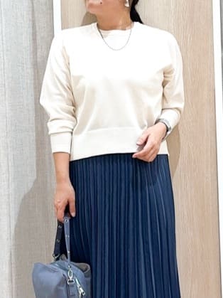naoさんの「grove｜最終お値下げ！！【洗える/毛玉軽減】天竺ラグランスリーブプルオーバー」を使ったコーディネート