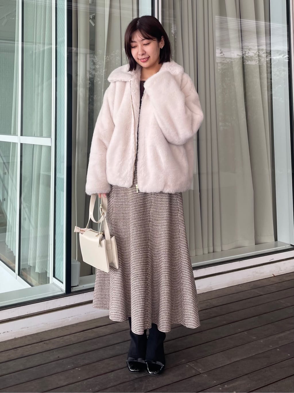 abeさんの「Couture brooch｜【ふわふわ・上品】ミンクフェイクファーアウター」を使ったコーディネート