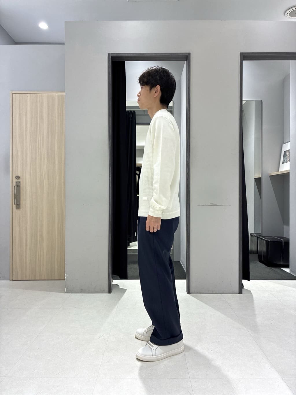 わいずみさんの「TAKEO KIKUCHI｜【抗菌防臭/シーズンレス】シアサッカーギンガムチェック ストレッチシャツ」を使ったコーディネート