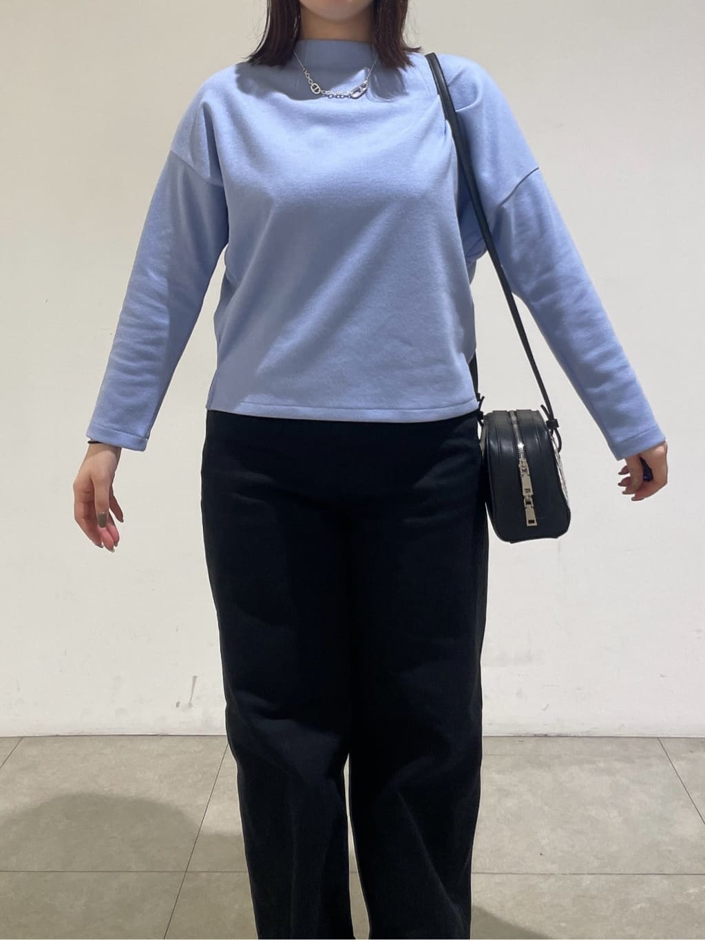 emikaさんの「INDIVI｜【褒められデニム】ワイドストレート デニムパンツ」を使ったコーディネート
