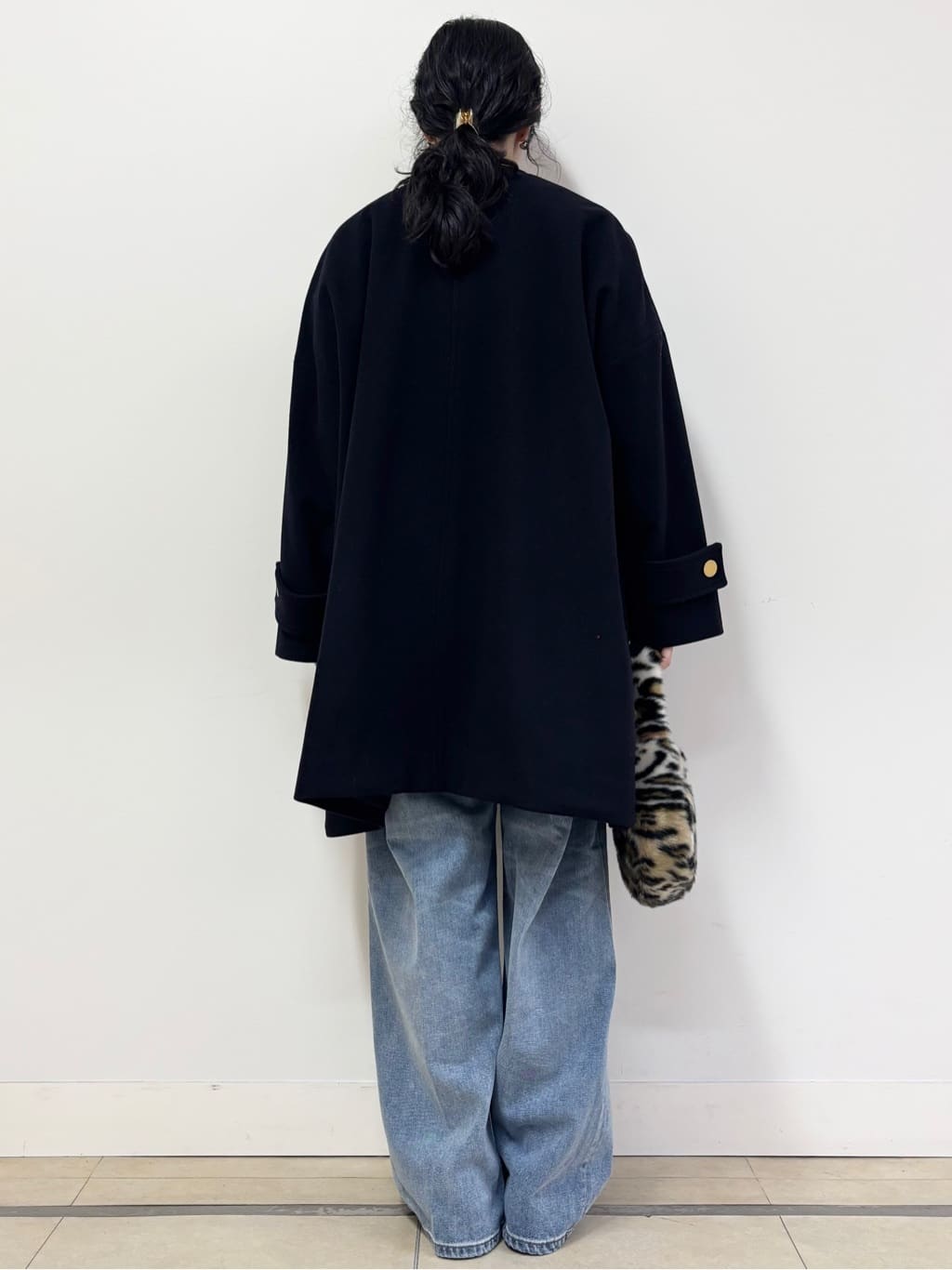 YOKOTAさんの「DRESSTERIOR｜◆コンパクトフェイクファーバッグ」を使ったコーディネート
