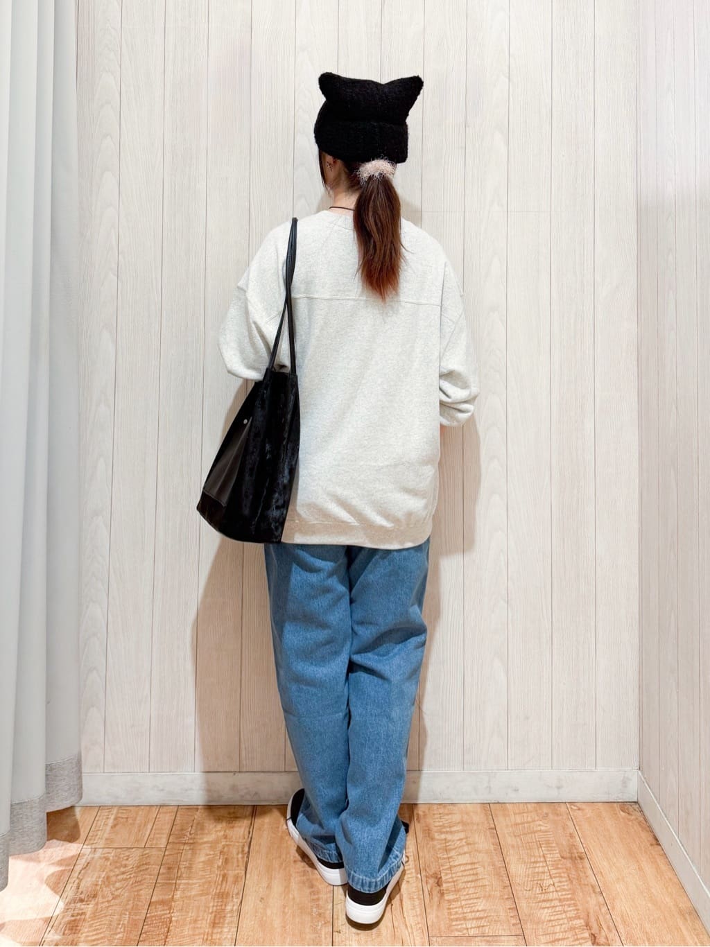 愛さんの「SHOO･LA･RUE｜【S-LL】程よくゆったりな 柔らかデニムテーパードパンツ」を使ったコーディネート