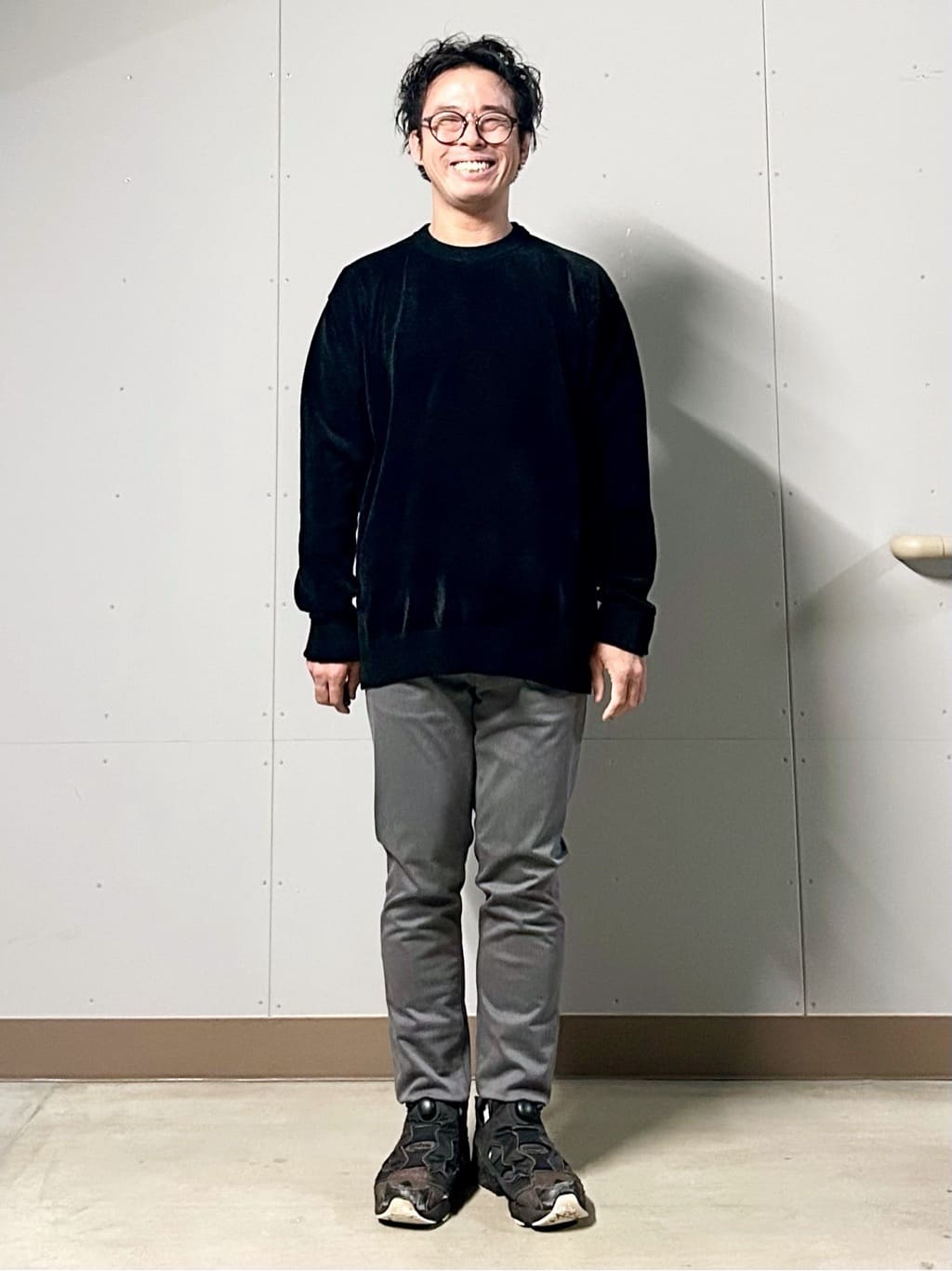 KENJI Iさんの「THE SHOP TK｜【触れるたびに心地良い】ライトモールニット　洗濯機OK/ユニセックスでおすすめ！」を使ったコーディネート