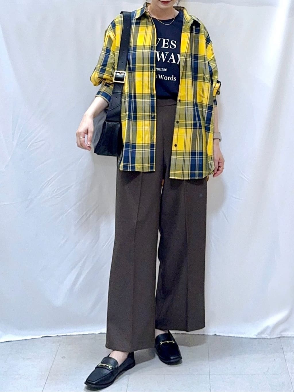 𝐇𝐢𝐫𝐨𝐦𝐢さんの「SHOO･LA･RUE｜【洗濯機可/S-LL】程よい抜け感 大人のチェックシャツ」を使ったコーディネート