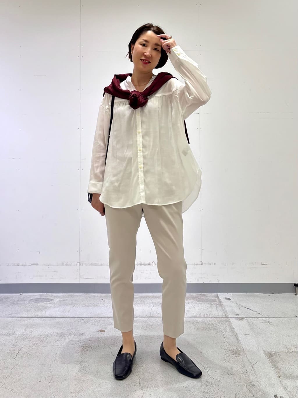 yuriさんの「INDIVI｜【きれいめ／ラメ】シャイニーローン ドレーピーブラウス」を使ったコーディネート