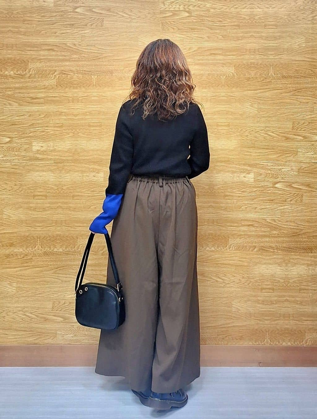 ありゅさんの「SHOO･LA･RUE｜【S-LL/2点セット】脚のラインを拾いにくい ベルト付きタックスカーチョパンツ」を使ったコーディネート
