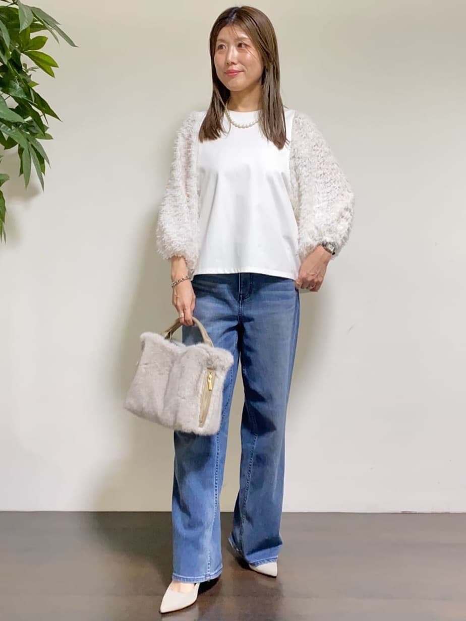 tomoさんの「UNTITLED｜【丸首/Tシャツ風/短丈】シャギースリーブ ポンチカットソー」を使ったコーディネート