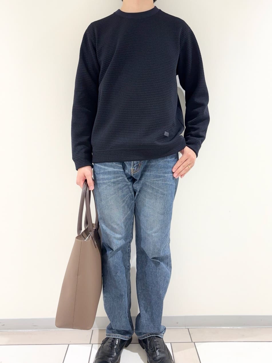 及川さんの「TAKEO KIKUCHI｜ニットライク プルオーバー」を使ったコーディネート