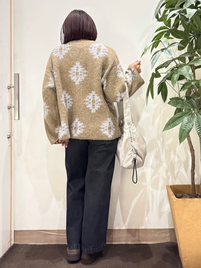 TOWAさんの「SHOO･LA･RUE｜羽織るだけでスタイリングの主役に 起毛柄カーディガン」を使ったコーディネート