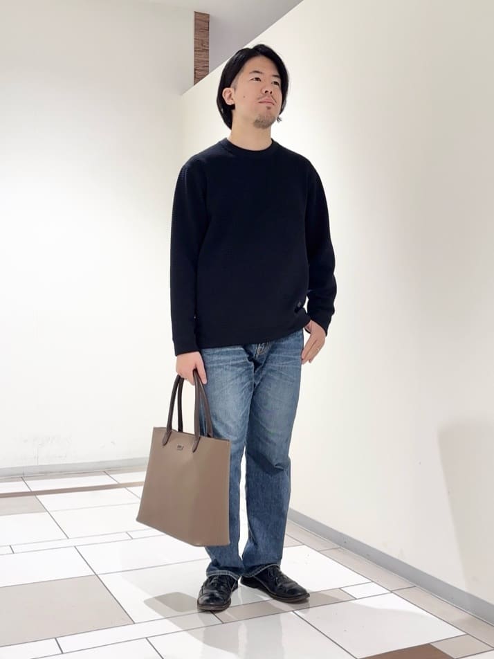 及川さんの「TAKEO KIKUCHI｜ニットライク プルオーバー」を使ったコーディネート