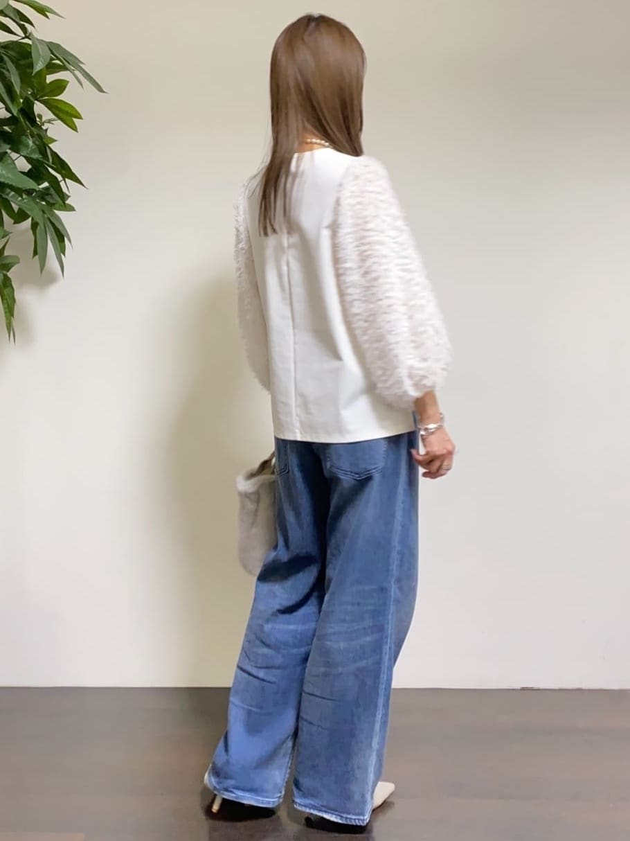 tomoさんの「UNTITLED｜【丸首/Tシャツ風/短丈】シャギースリーブ ポンチカットソー」を使ったコーディネート