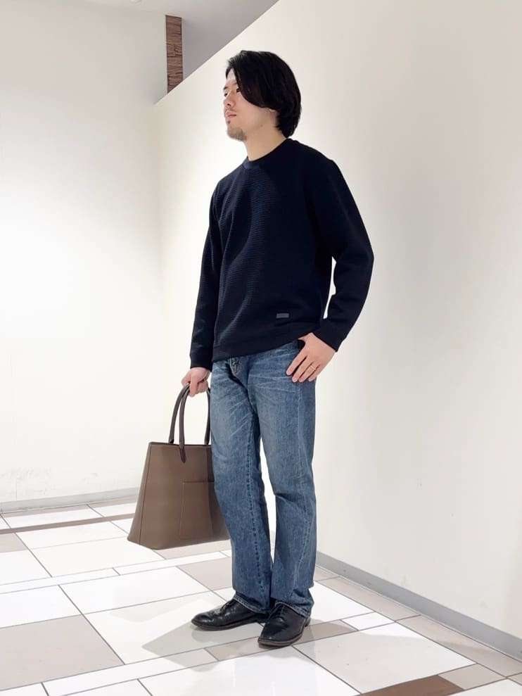 及川さんの「TAKEO KIKUCHI｜ニットライク プルオーバー」を使ったコーディネート