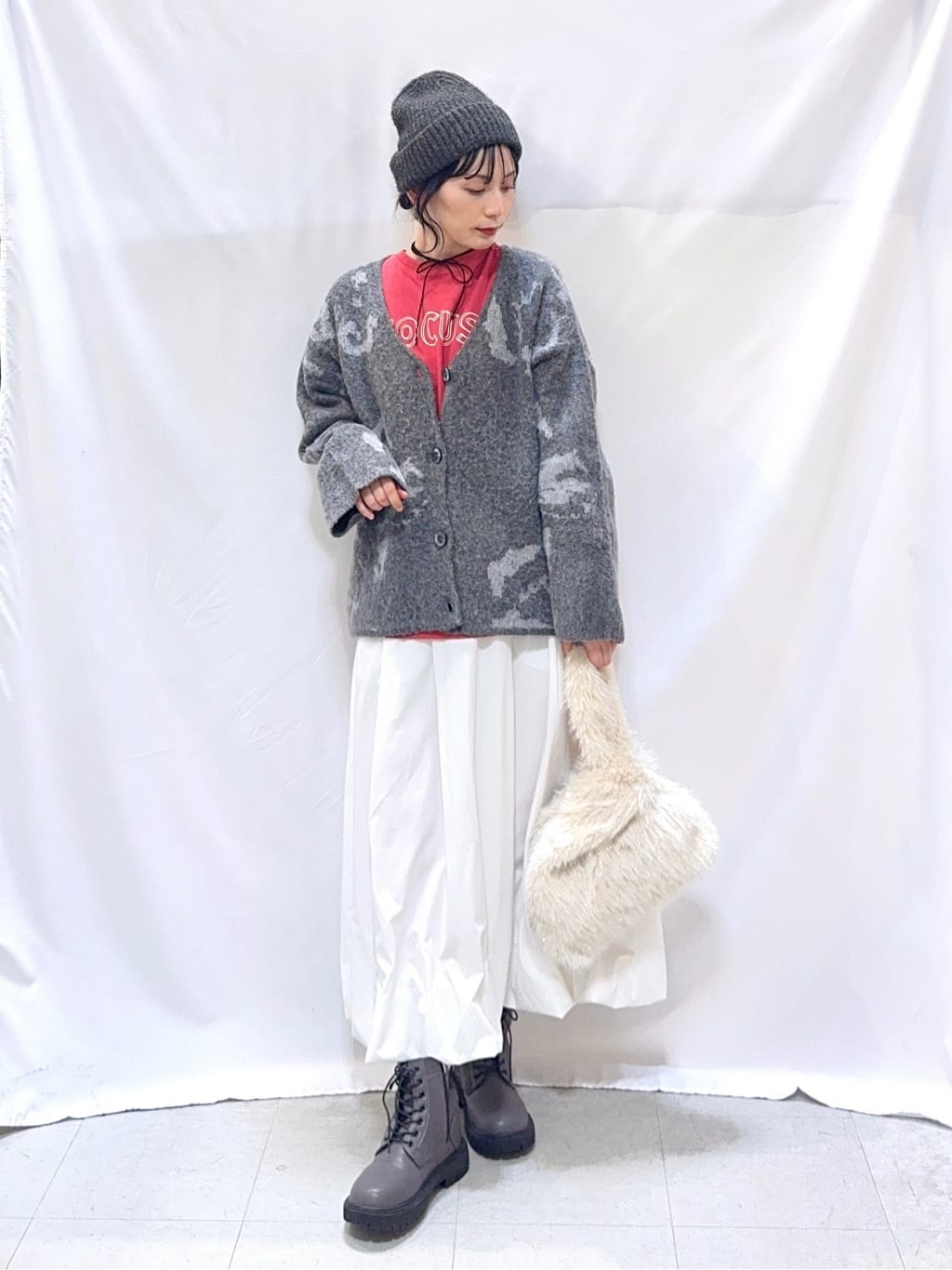 𝐇𝐢𝐫𝐨𝐦𝐢さんの「SHOO･LA･RUE｜グラフィックアソート BIGロンT」を使ったコーディネート