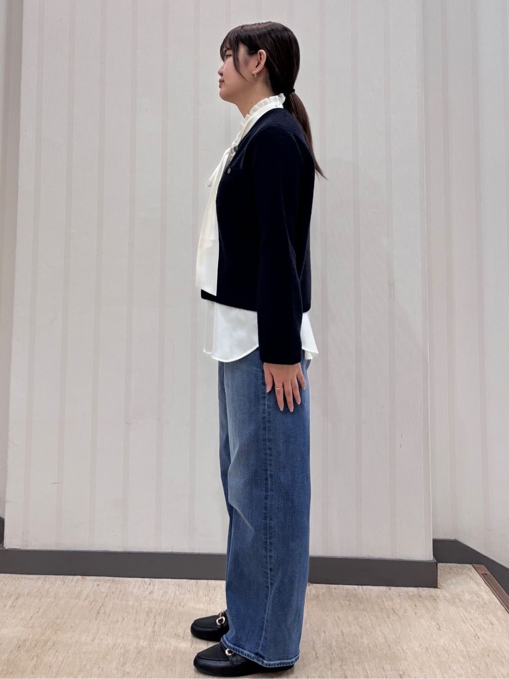 ちひさんの「INDIVI｜【褒められデニム】ワイドストレート デニムパンツ」を使ったコーディネート