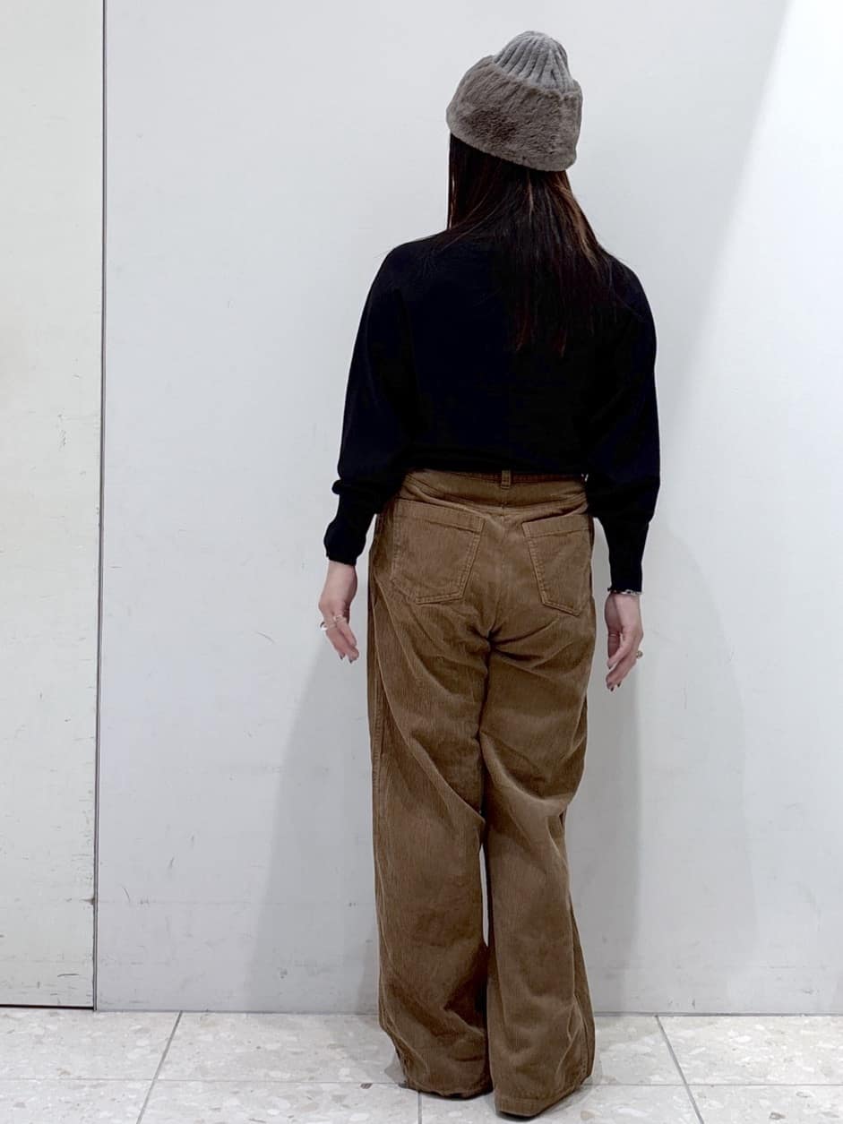 mameさんの「OPAQUE.CLIP｜ラグランクルーネックニット／エクストラファインメリノウール【THEシリーズ／洗濯機OK】」を使ったコーディネート