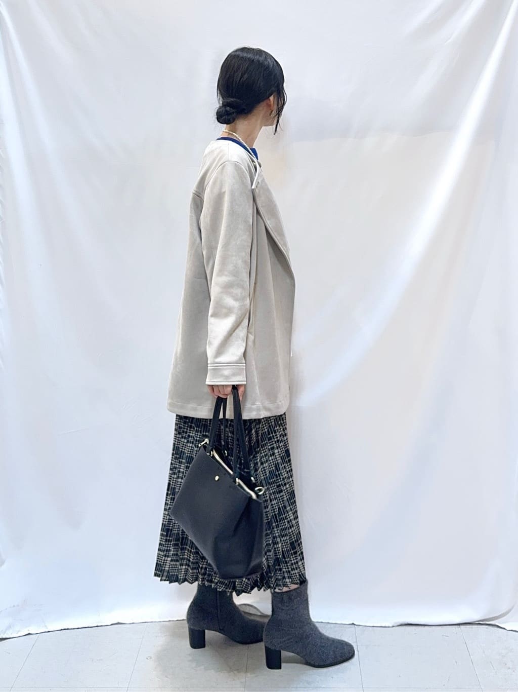 𝐇𝐢𝐫𝐨𝐦𝐢さんの「SHOO･LA･RUE｜【S-LL】上品さを纏う やわらかフェイクスエード ミドル丈ブルゾン」を使ったコーディネート