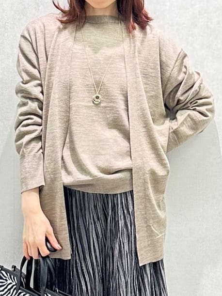 Miwaさんの「UNTITLED｜【アンサンブル可/洗える】シルクウールカシミヤ ドルマンスリーブニット」を使ったコーディネート