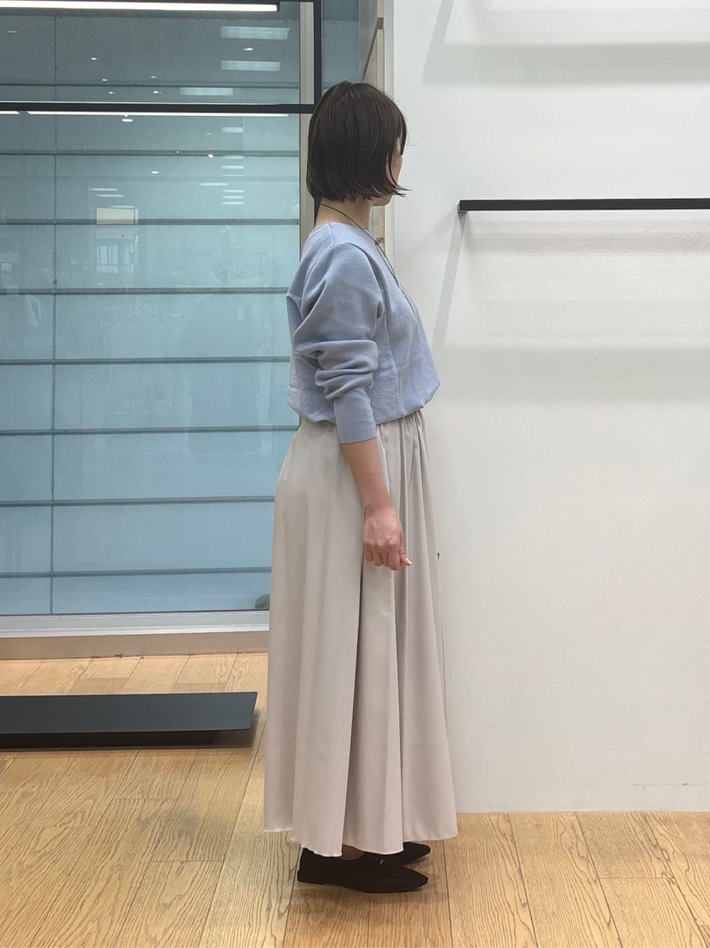 asamiさんの「INDIVI｜【洗える／選べる8色】トーンアップニット」を使ったコーディネート