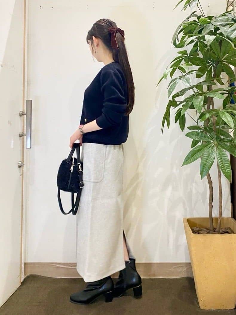 AYUMIさんの「SHOO･LA･RUE｜【S-LL】あったかすっきり 圧縮ニットナロースカート」を使ったコーディネート