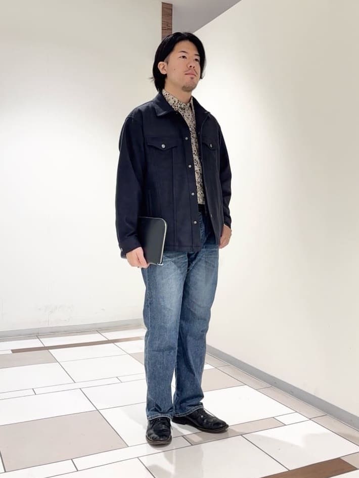 及川さんの「TAKEO KIKUCHI｜ストライプ小花 長袖シャツ」を使ったコーディネート