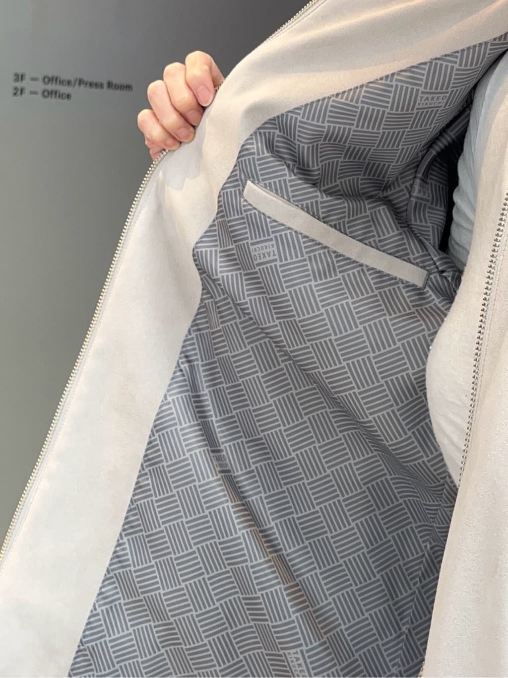 神野（jinno）さんの「TAKEO KIKUCHI｜アマレッタ（R）スウェード MA－1 ブルゾン」を使ったコーディネート