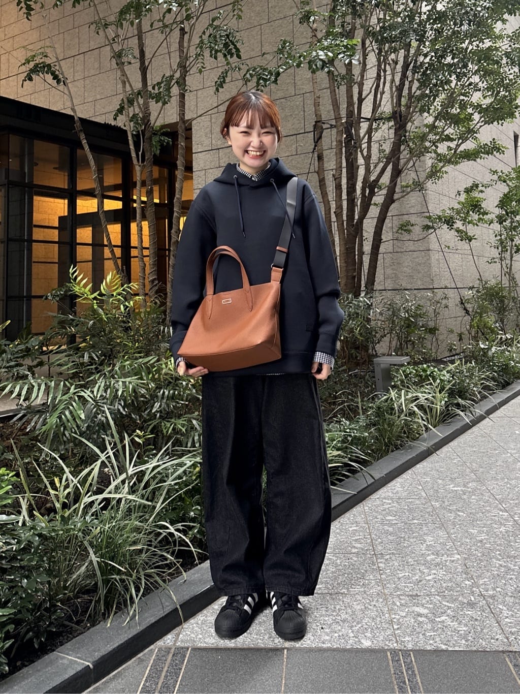ウララさんの「TAKEO KIKUCHI｜【抗菌防臭/シーズンレス】シアサッカーギンガムチェック ストレッチシャツ」を使ったコーディネート