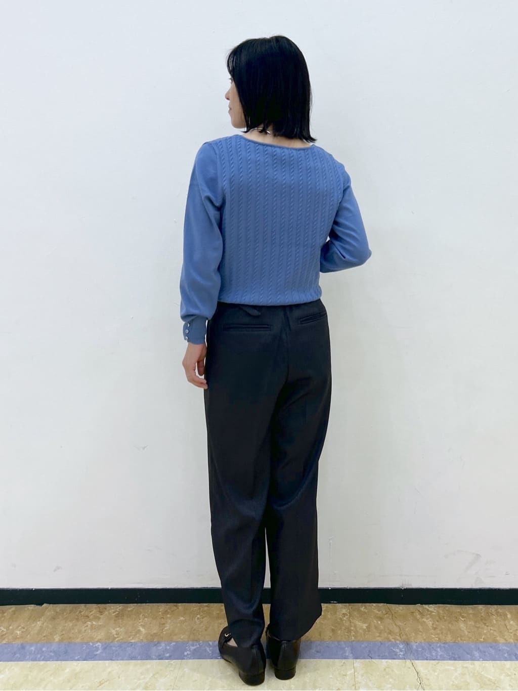 su.さんの「index｜ベルト付き2タックワイドパンツ【洗濯機OK／ストレッチ／防シワ／イージーアイロン】」を使ったコーディネート