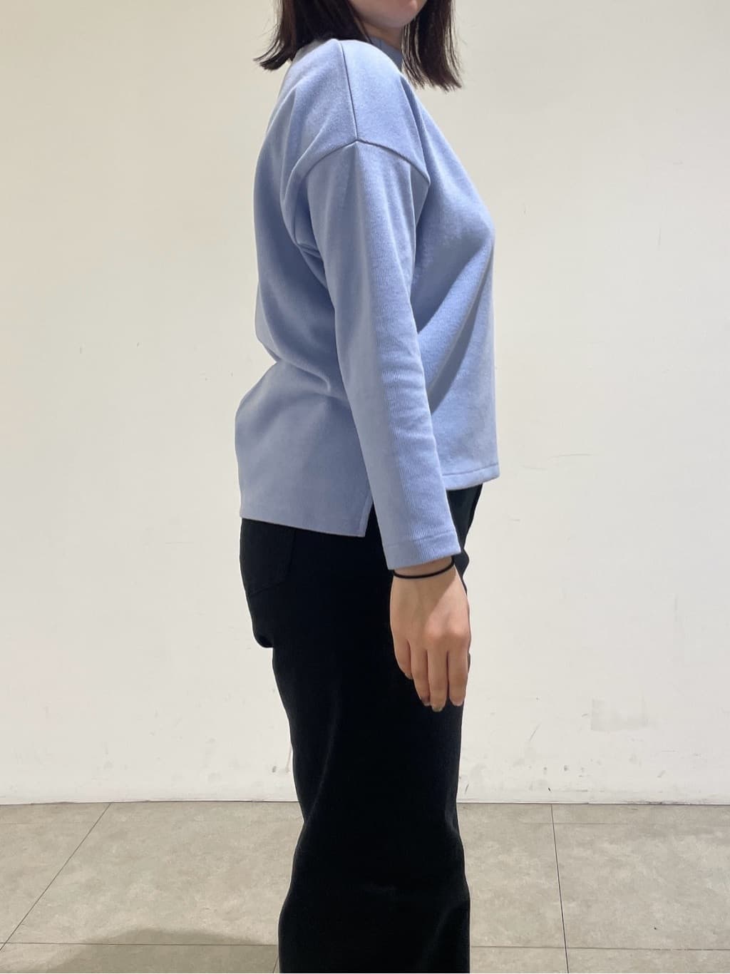 emikaさんの「INDIVI｜【褒められデニム】ワイドストレート デニムパンツ」を使ったコーディネート
