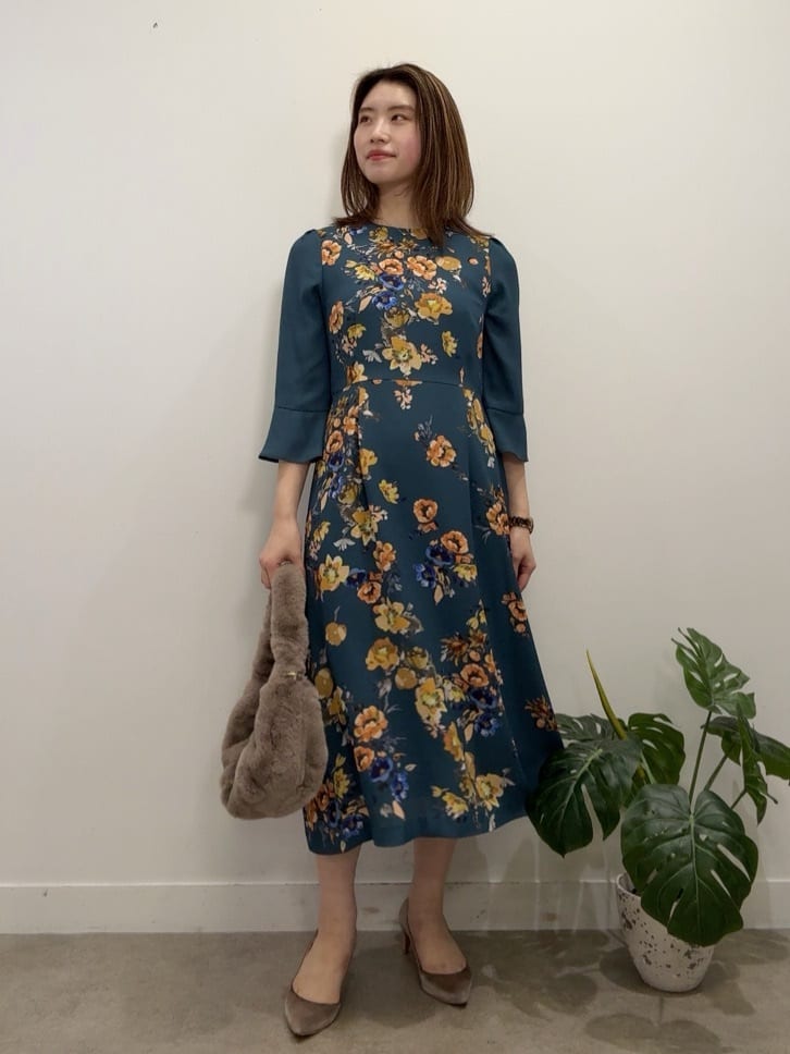 Suma Una本部スタッフさんの「SunaUna｜【手洗い可】花柄パネルワンピース」を使ったコーディネート