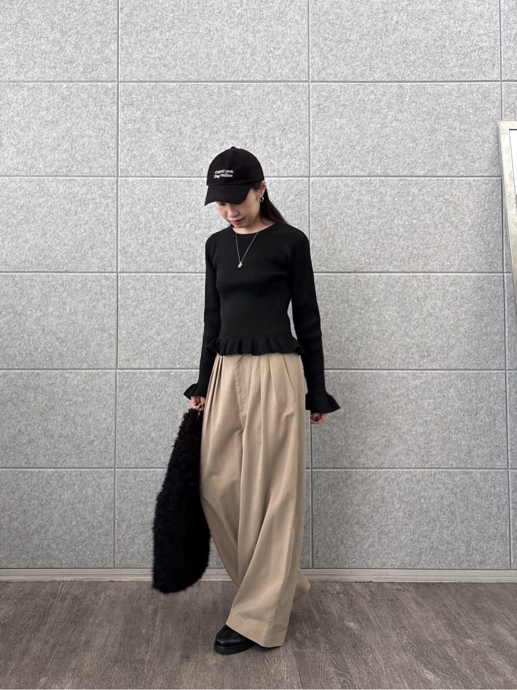 ひなさんの「INDIVI｜【LE VERNIS】メタルハンドルトートバッグ」を使ったコーディネート