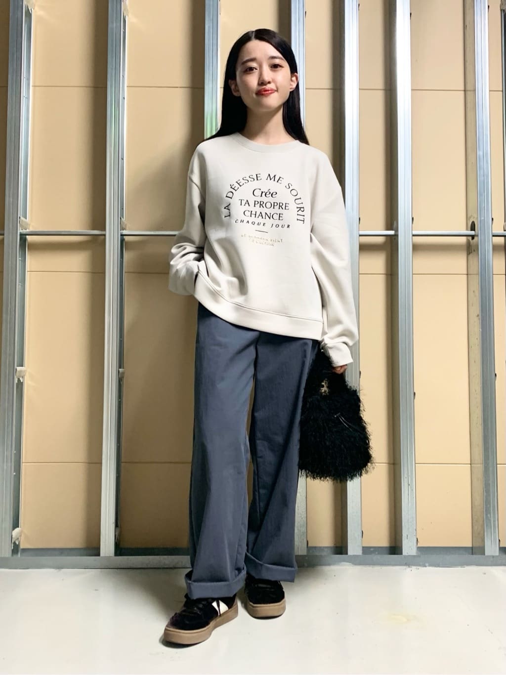 sahoさんの「THE SHOP TK｜ワイドチノパンツ【洗える】」を使ったコーディネート