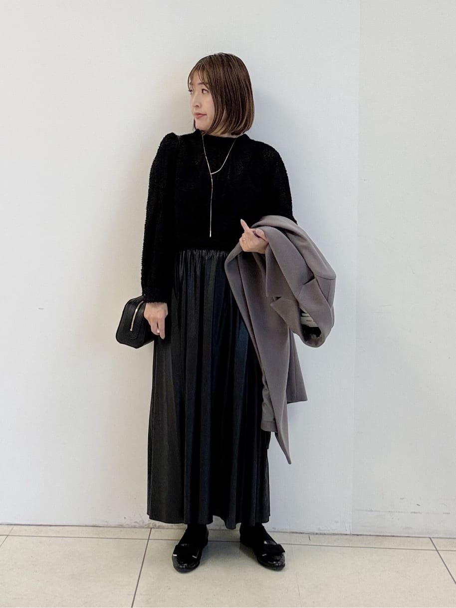 yoshiyaさんの「INDIVI｜レザー調ギャザースカート」を使ったコーディネート