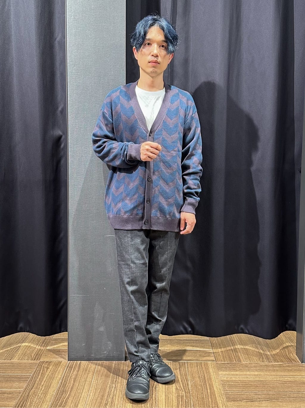 tomoyaさんの「THE SHOP TK｜ヘリンボンニットカーディガン」を使ったコーディネート