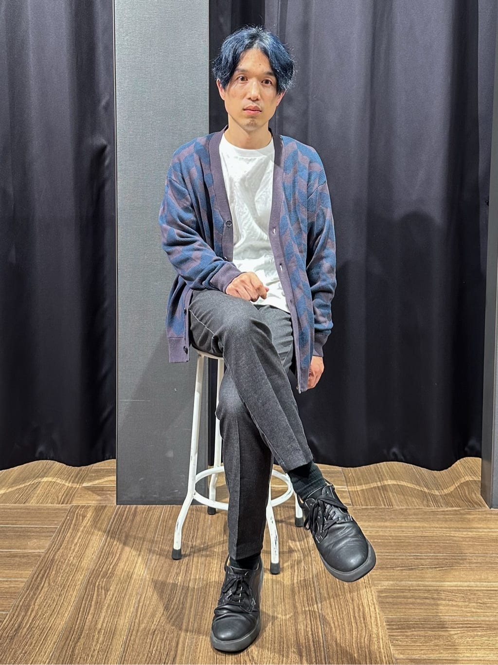 tomoyaさんの「THE SHOP TK｜ヘリンボンニットカーディガン」を使ったコーディネート
