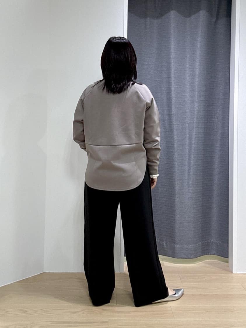 Akiさんの「INDIVI｜Comfy SET UP｜イージーストレートワイドパンツ【セットアップ対応／通勤/カセット服】」を使ったコーディネート